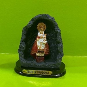 Virgen de Covadonga en cueva pequeña